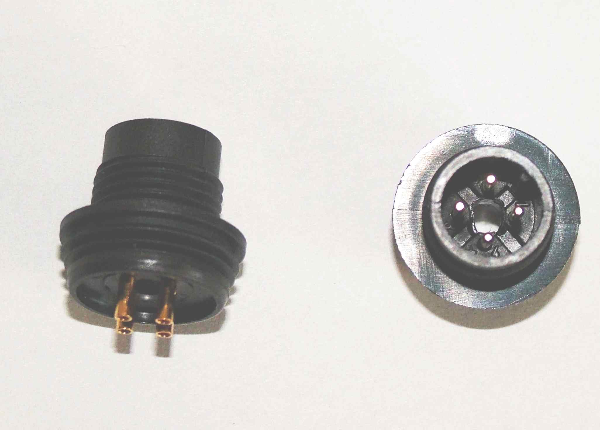 Rundsteckverbinder mit Schraubanschluss M12