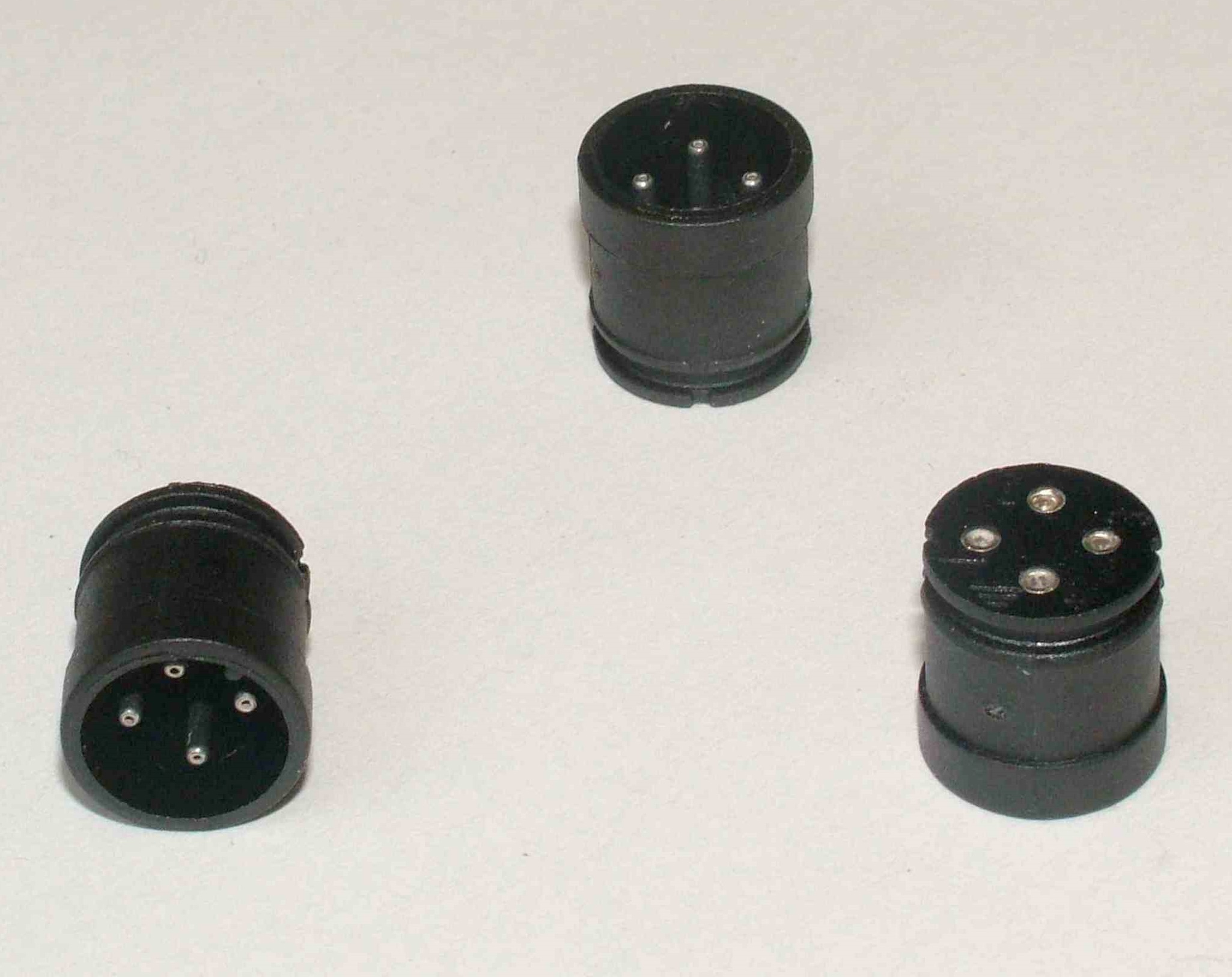 Rundsteckverbinder mit Schraubanschluss M12