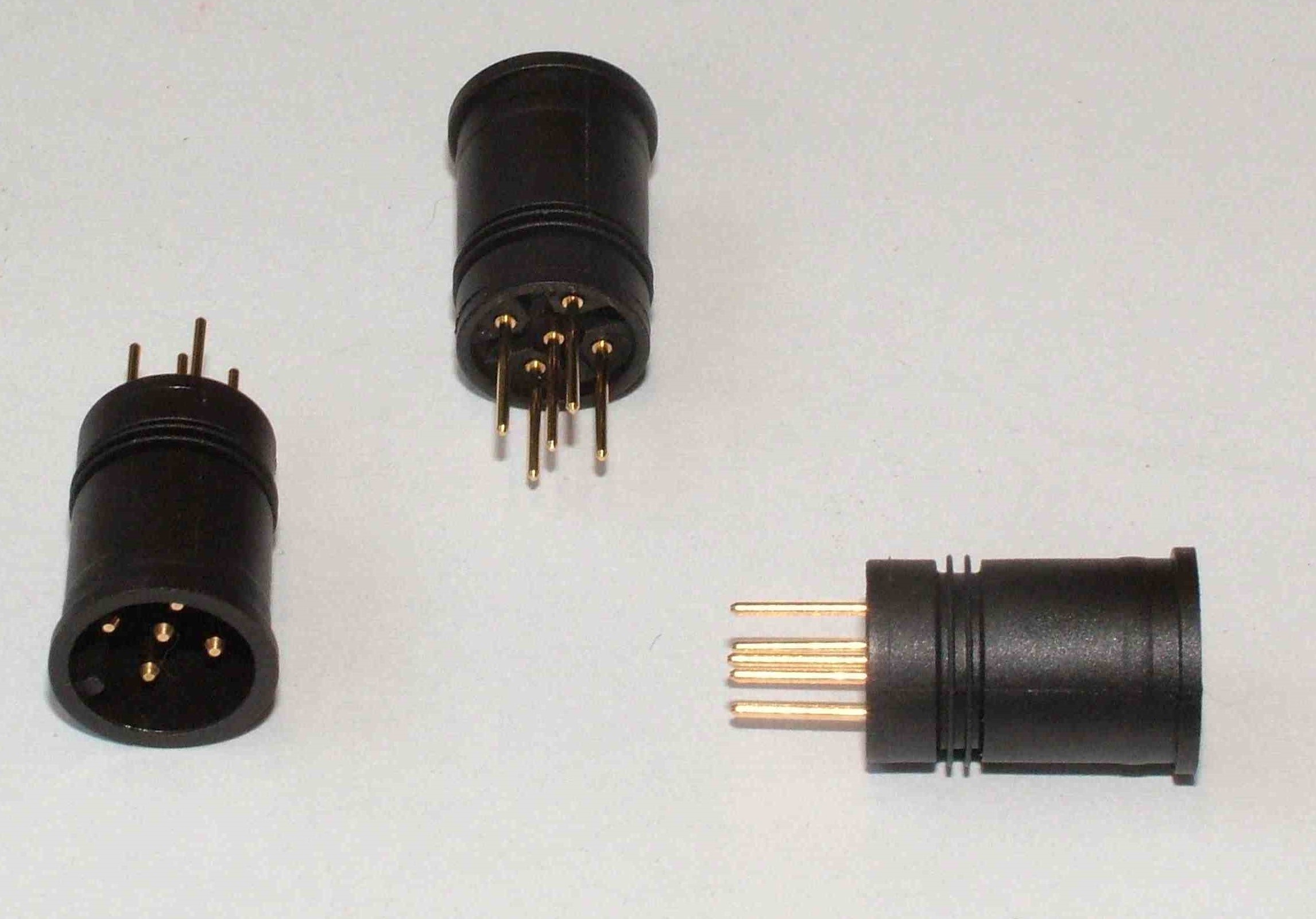 Rundsteckverbinder mit Schraubanschluss M12